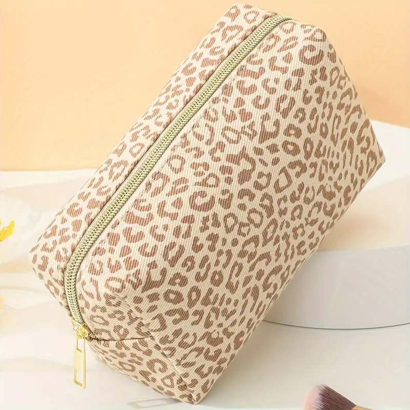 Cosmetic bag (design may vary!)