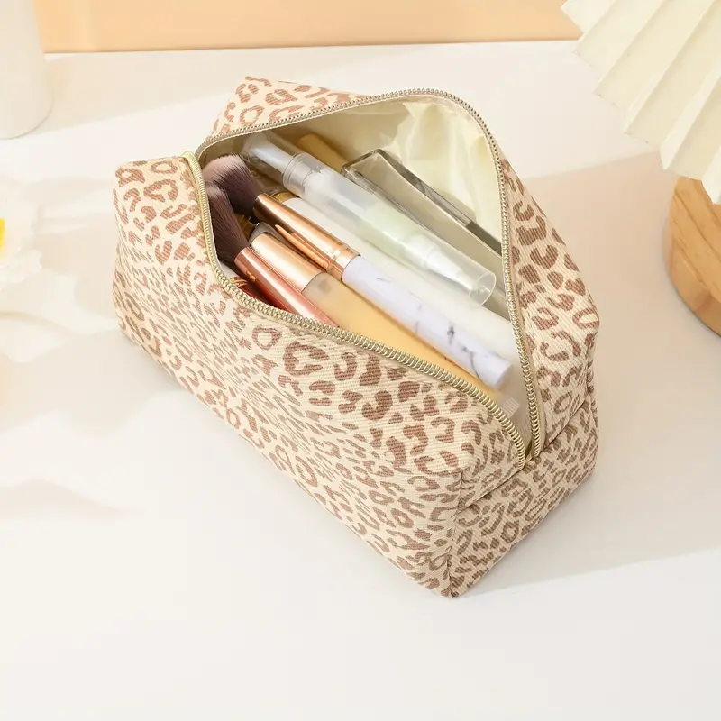 Cosmetic bag (design may vary!)